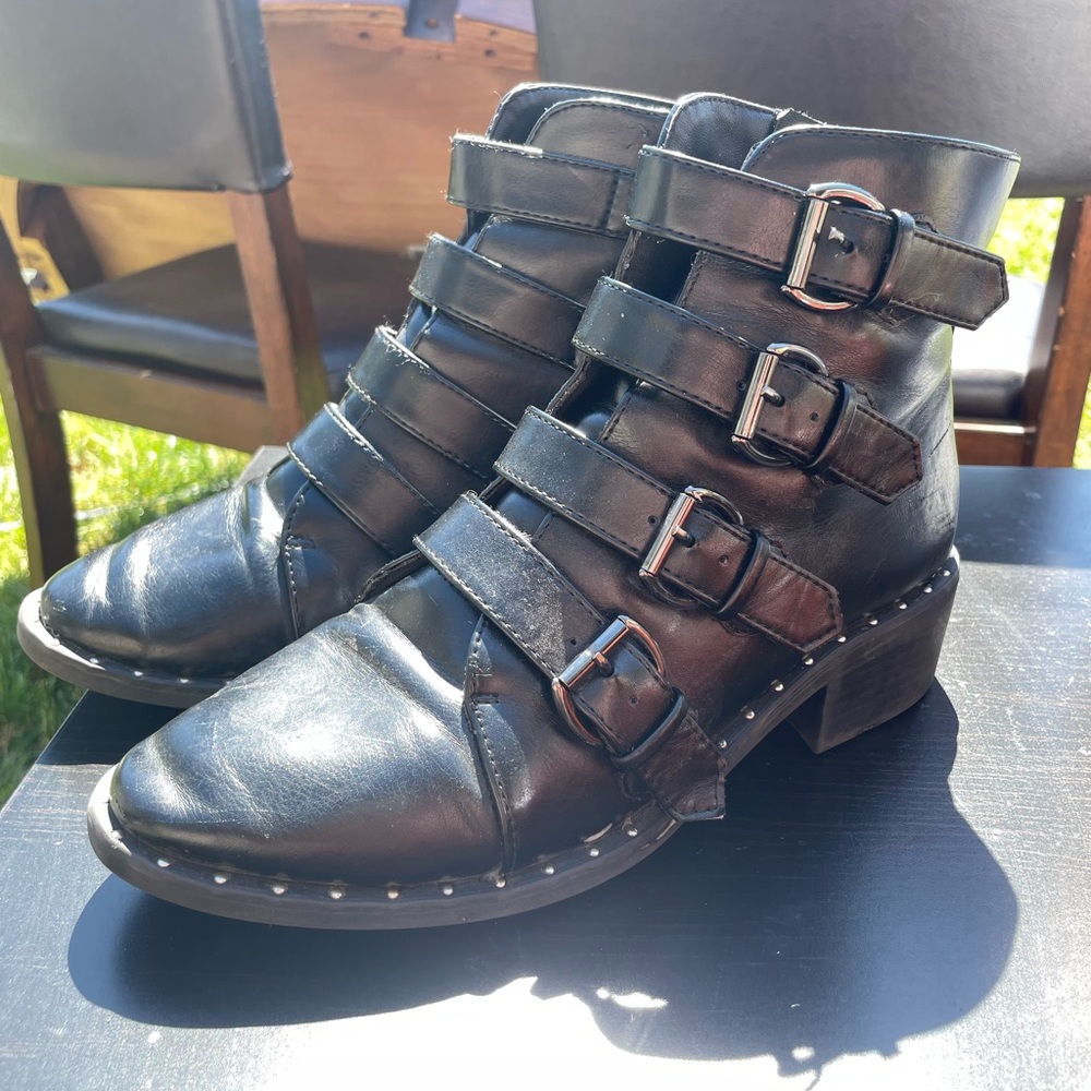 Super cute ankle boots